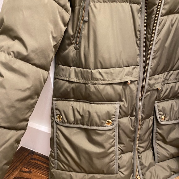 JCrew New Olive Green Puffer Coat, super warm and cozy, black fur hood, SMALL - Picture 7 of 7